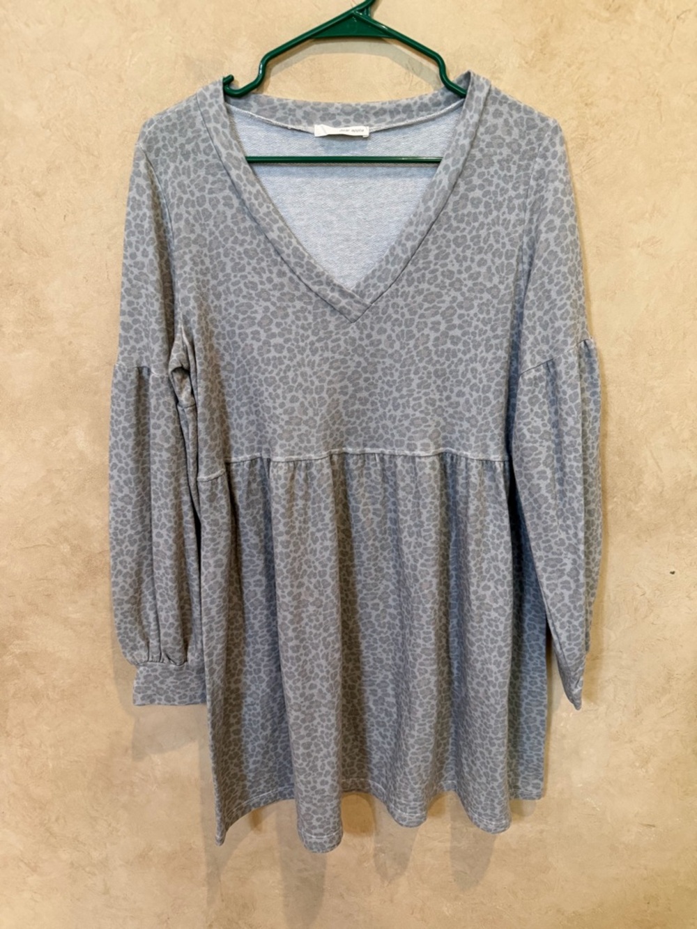 Dear Apple V-Neck Grey Leopard Print Peplum dress size medium soft cozy nwot